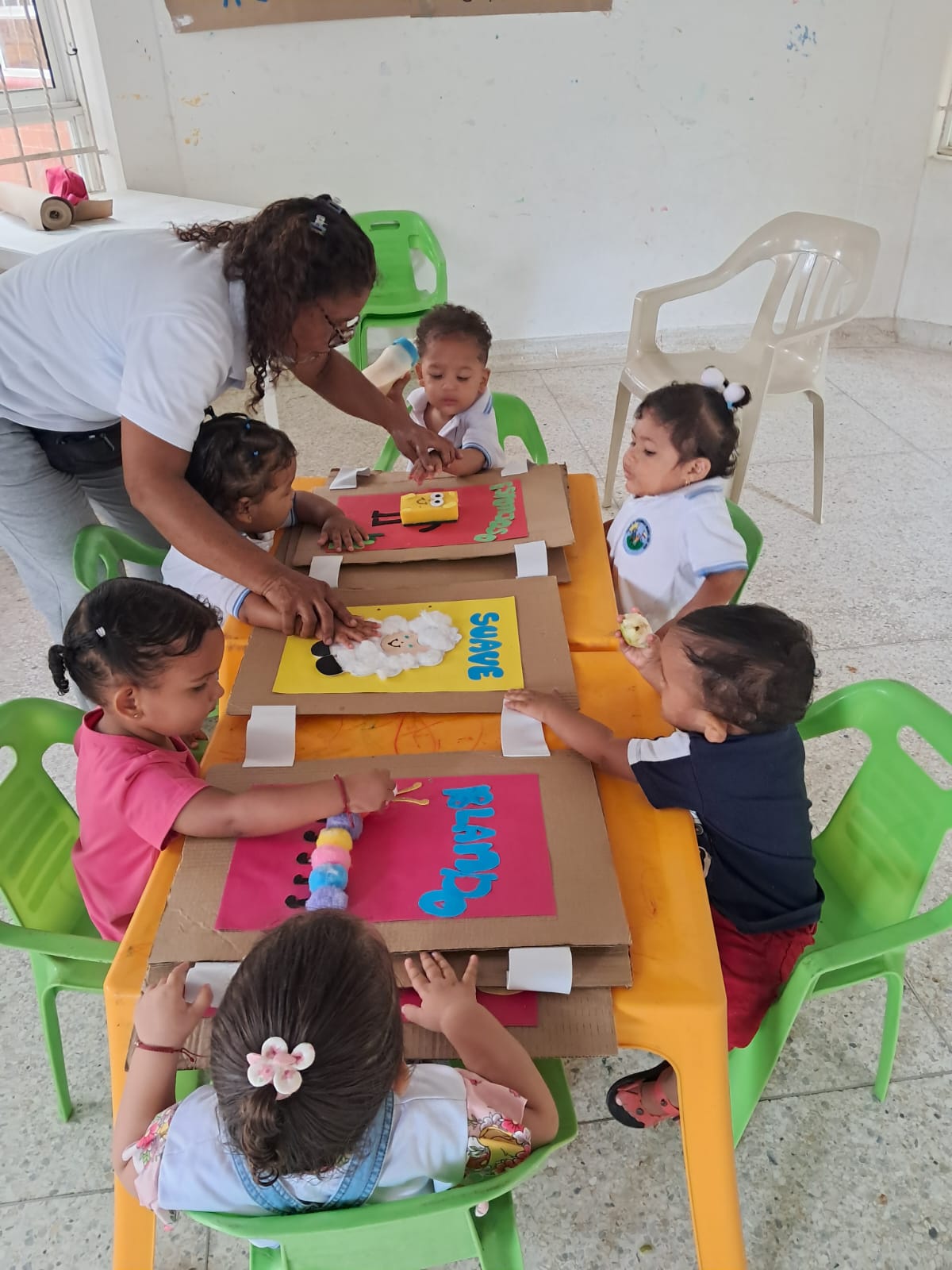 Niños en actividad pedagógica FUCAIFCO